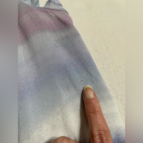 Anthropologie Cloth & Stone Blue Tie Dye Flutter Sleeve Boho Top Tiered Romantic - Picture 10 of 10